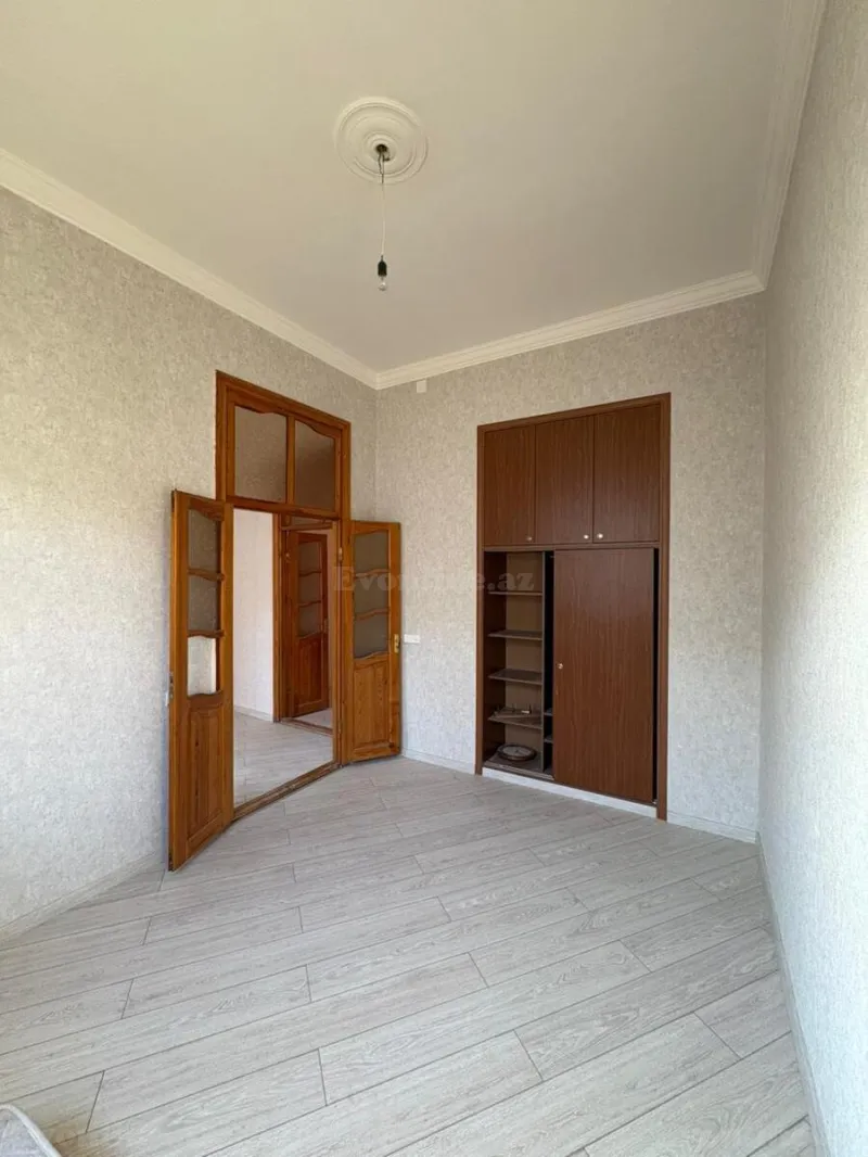 Satılır 3 otaqlı Mənzil Köhnə tikili 85 m² İçərişəhər m. - şəkil 3