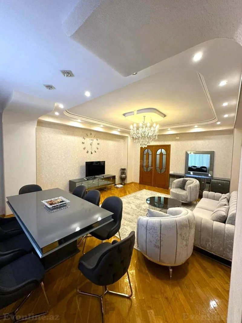 Satılır 4 otaqlı Mənzil Yeni tikili 172 m² 8 Noyabr m.