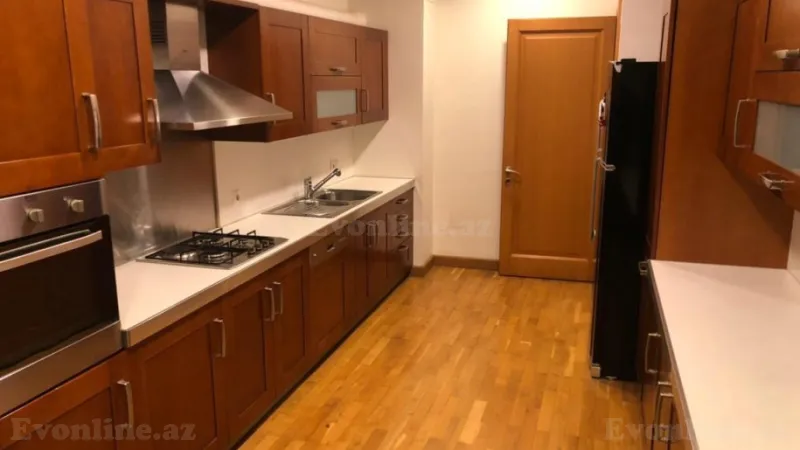 Kirayə verilir 4 otaqlı Mənzil Yeni tikili 220 m² 28 May m. - şəkil 13