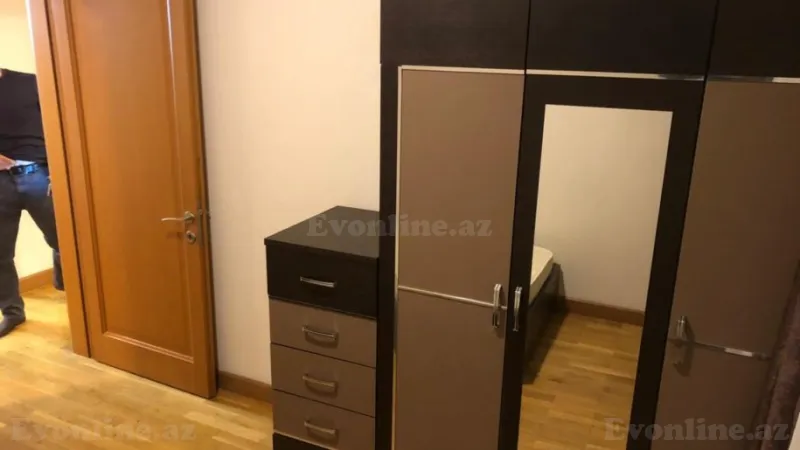 Kirayə verilir 4 otaqlı Mənzil Yeni tikili 220 m² 28 May m. - şəkil 18