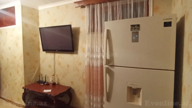 Kirayə verilir 2 otaqlı Mənzil Köhnə tikili 75 m² Yasamal - şəkil 3