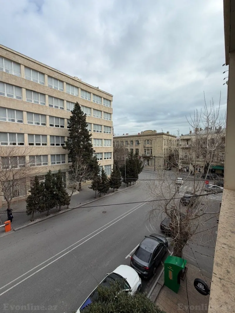 Satılır 3 otaqlı Mənzil Köhnə tikili 70 m² 28 May m. - şəkil 2