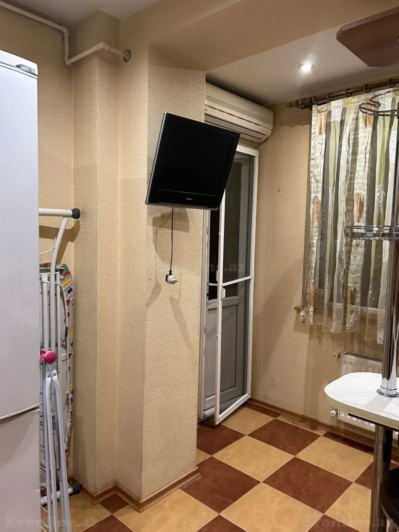 Kirayə verilir 2 otaqlı Mənzil Köhnə tikili 70 m² Nizami m. - şəkil 6