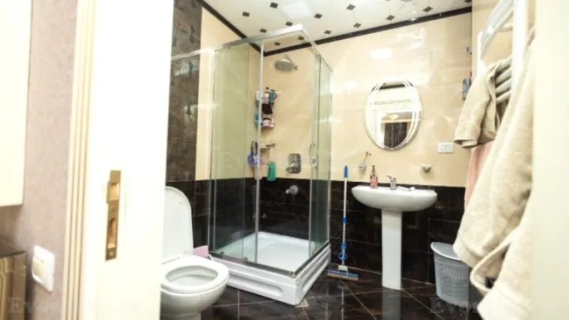 Satılır 4 otaqlı Mənzil Yeni tikili 210 m² Nərimanov r. - şəkil 17