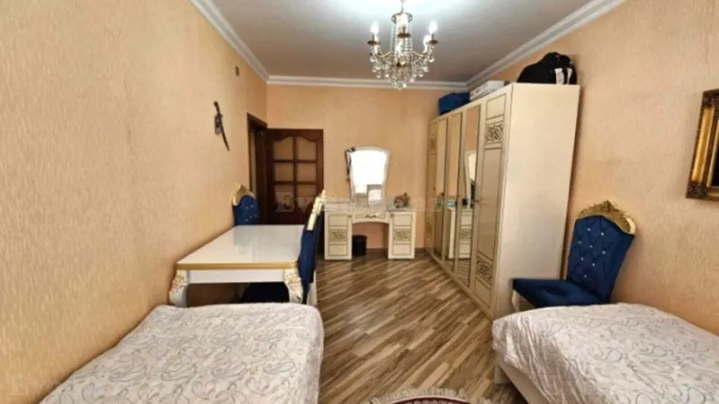 Satılır 5 otaqlı Mənzil Köhnə tikili 120 m² 20 Yanvar m. - şəkil 4