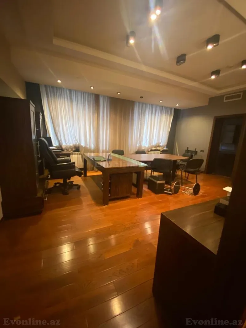 Kirayə verilir Ofis 280 m² 28 May m.