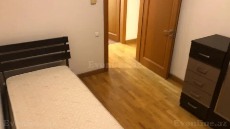 Kirayə verilir 4 otaqlı Mənzil Yeni tikili 240 m² 28 May m. - şəkil 17