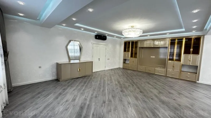 Satılır 4 otaqlı Mənzil Yeni tikili 184 m² Qara Qarayev m.