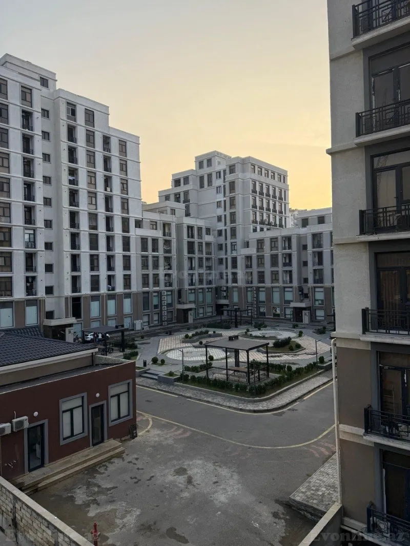 Satılır 4 otaqlı Mənzil Yeni tikili 129 m² 8 Noyabr m.