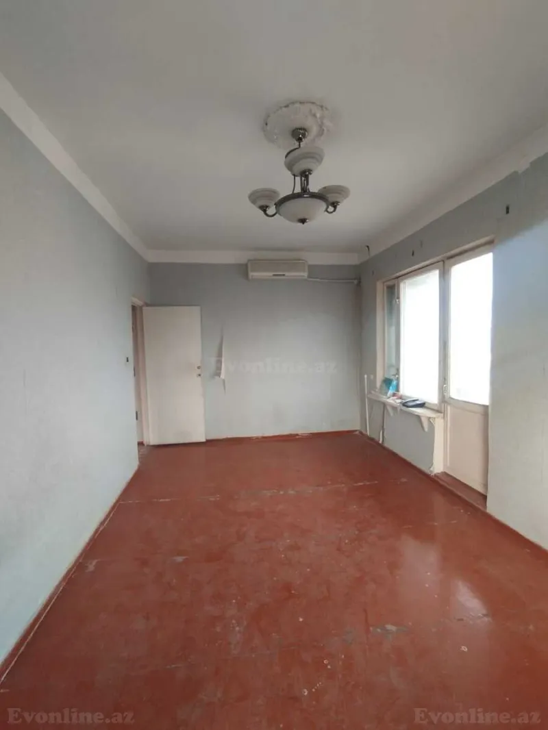 Satılır 1 otaqlı Mənzil Köhnə tikili 45 m² 8-ci mikrorayon