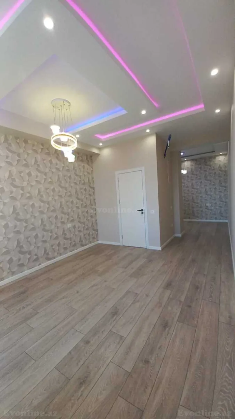 Bakı, Binəqədi r., Azadlıq prospekti m., 7-ci mikrorayonda 5 otaqlı mənzil satılır