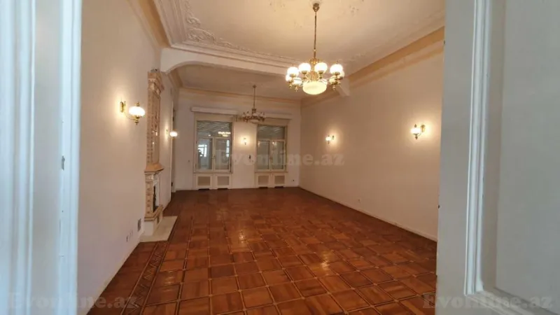 Satılır 10 otaqlı Mənzil Köhnə tikili 1060 m² Sahil m. - şəkil 3