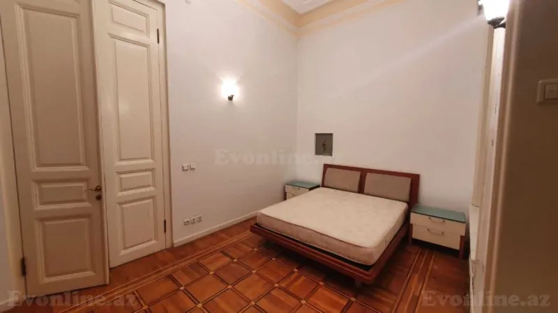 Satılır 10 otaqlı Mənzil Köhnə tikili 1060 m² Sahil m. - şəkil 7