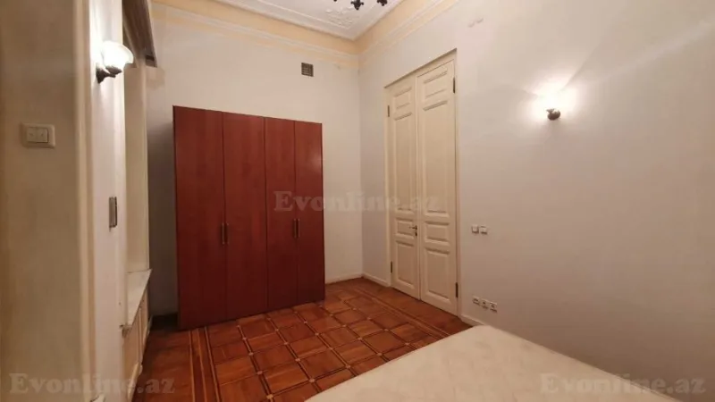 Satılır 10 otaqlı Mənzil Köhnə tikili 1060 m² Sahil m. - şəkil 10