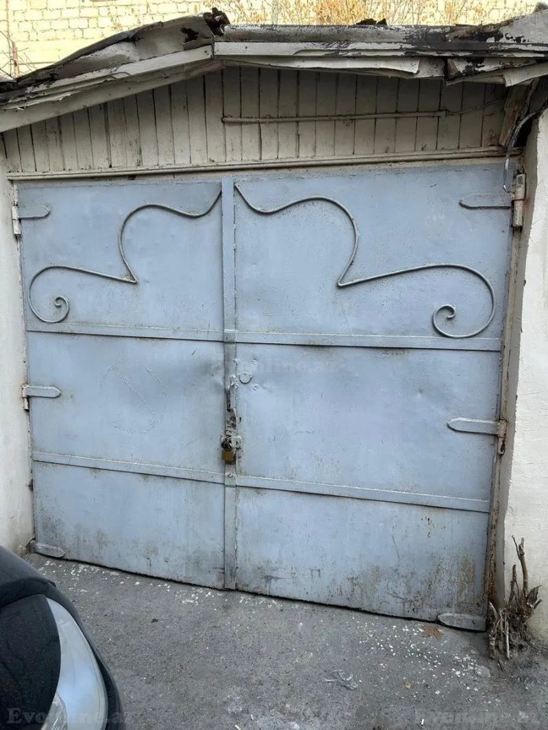 Qaraj 18 m² Nizami m. Satılır