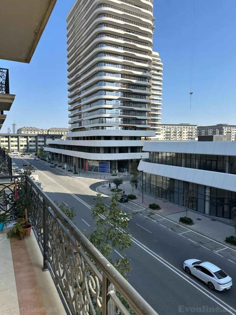 Kirayə verilir 4 otaqlı Mənzil Yeni tikili 137 m² Xətai r.