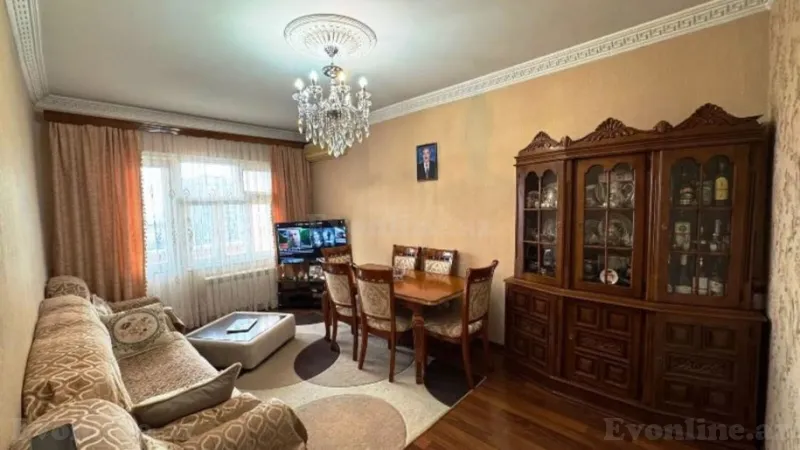 Bakı, Nizami r., Koroğlu m., 8-ci kilometrda 3 otaqlı mənzil satılır