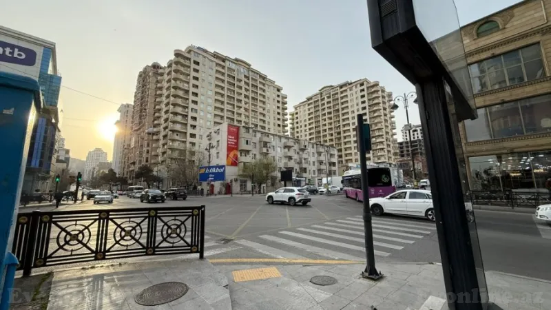 Satılır 2 otaqlı Mənzil Köhnə tikili 55 m² 8 Noyabr m.