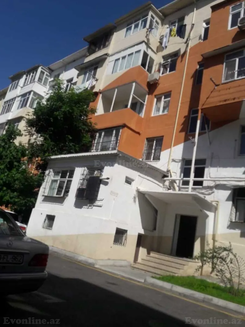 Satılır 2 otaqlı Mənzil Köhnə tikili 55 m² 4-cü mikrorayon - şəkil 2
