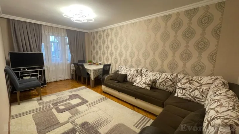 Satılır 4 otaqlı Mənzil Köhnə tikili 90 m² 8-ci kilometr