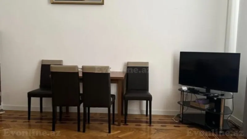 Kirayə verilir 2 otaqlı Mənzil Köhnə tikili 65 m² Sahil m.