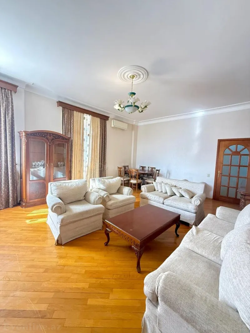 Satılır 3 otaqlı Mənzil Yeni tikili 146 m² 28 May m.