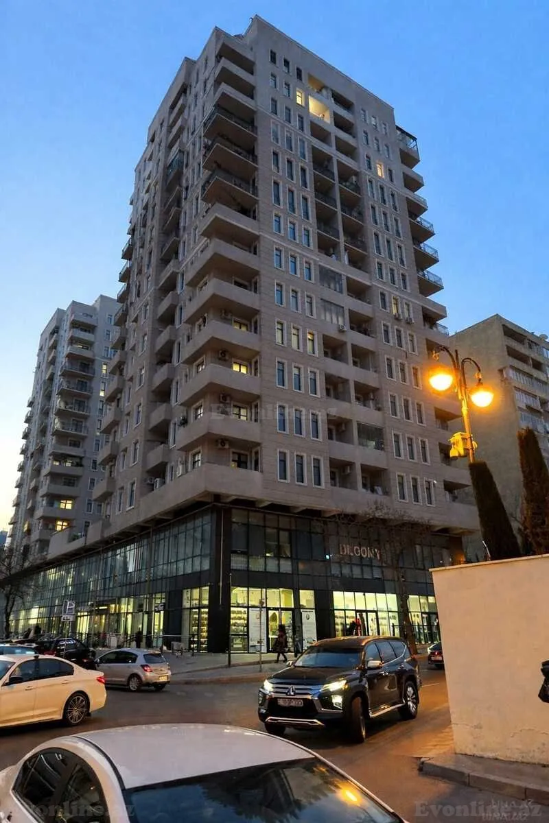 Satılır 3 otaqlı Mənzil Yeni tikili 88 m² 28 May m.
