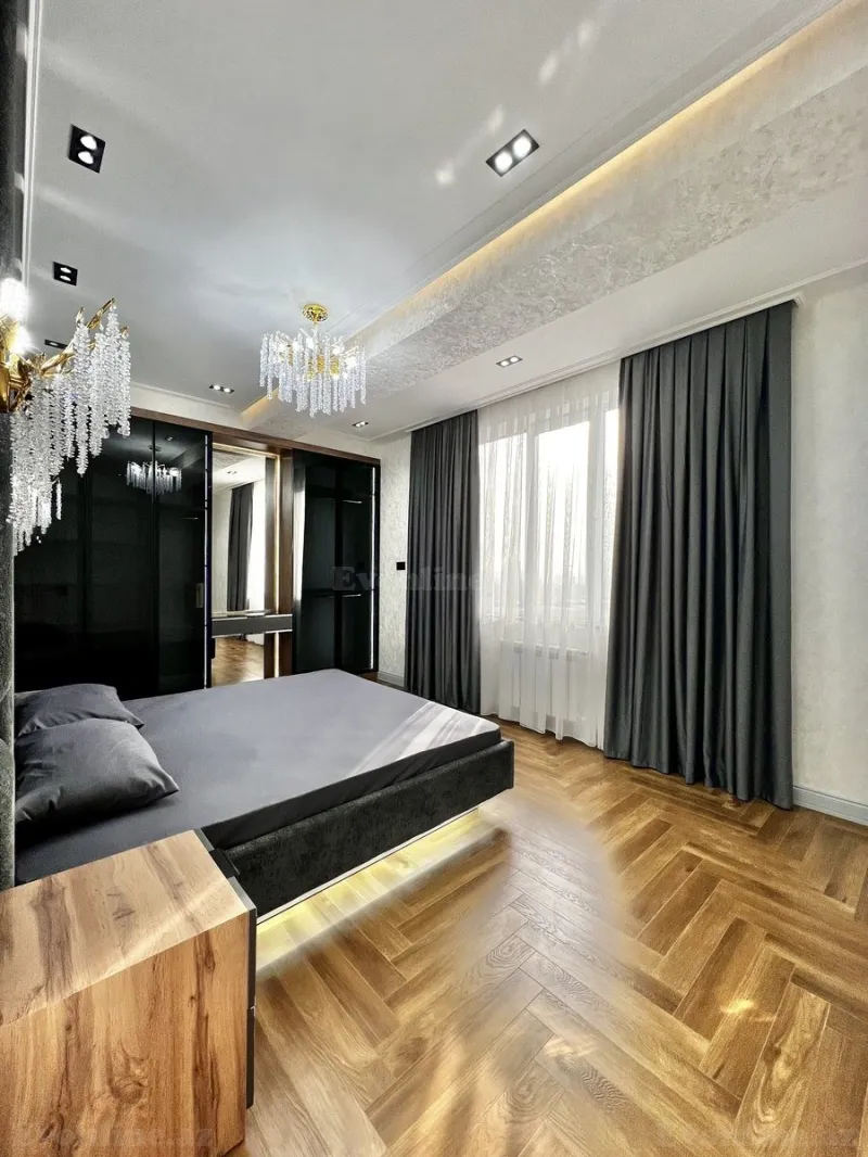 Satılır 4 otaqlı Mənzil Yeni tikili 186 m² Qara Qarayev m. - şəkil 12