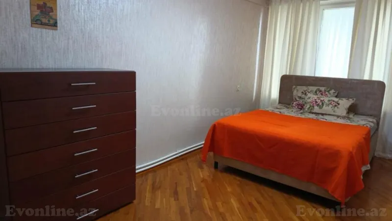 Kirayə verilir 3 otaqlı Mənzil Köhnə tikili 100 m² 28 May m.