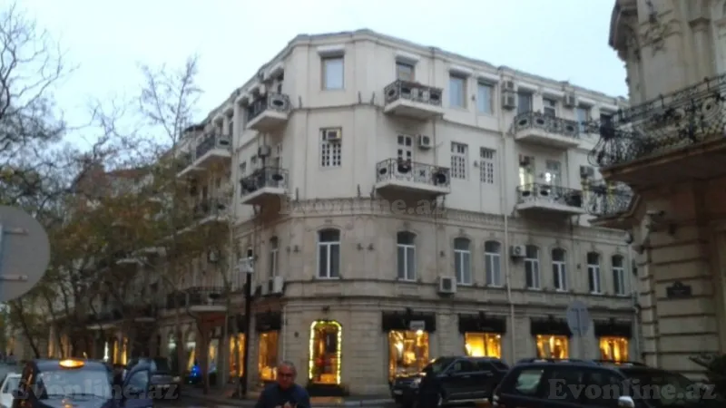 Satılır 2 otaqlı Mənzil Köhnə tikili 65 m² Sahil m.