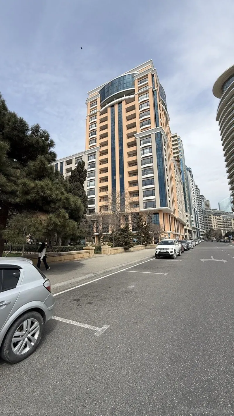Kirayə verilir 4 otaqlı Mənzil Yeni tikili 165 m² 28 May m.