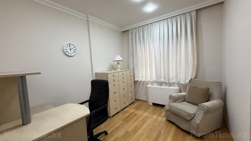 Kirayə verilir 4 otaqlı Mənzil Yeni tikili 165 m² 28 May m. - şəkil 10
