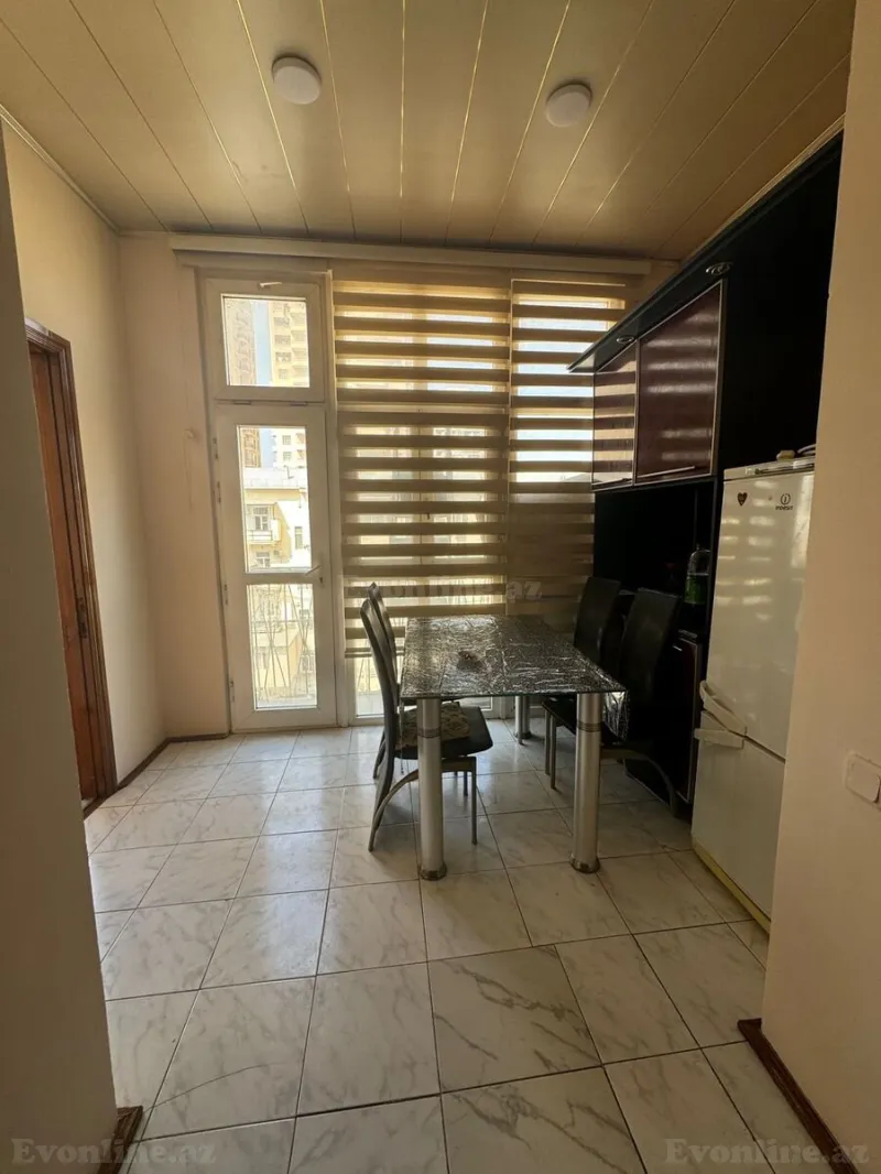 Kirayə verilir 2 otaqlı Mənzil Köhnə tikili 70 m² 28 May m.