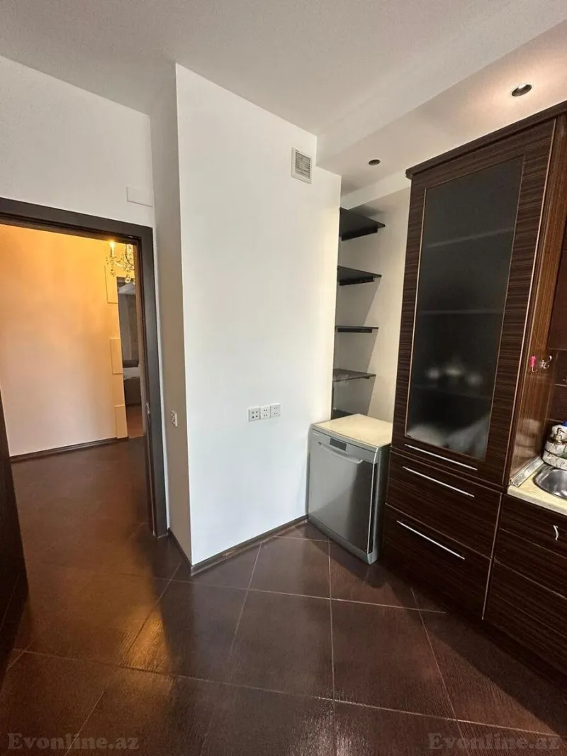 Kirayə verilir 3 otaqlı Mənzil Yeni tikili 130 m² 28 May m. - şəkil 11