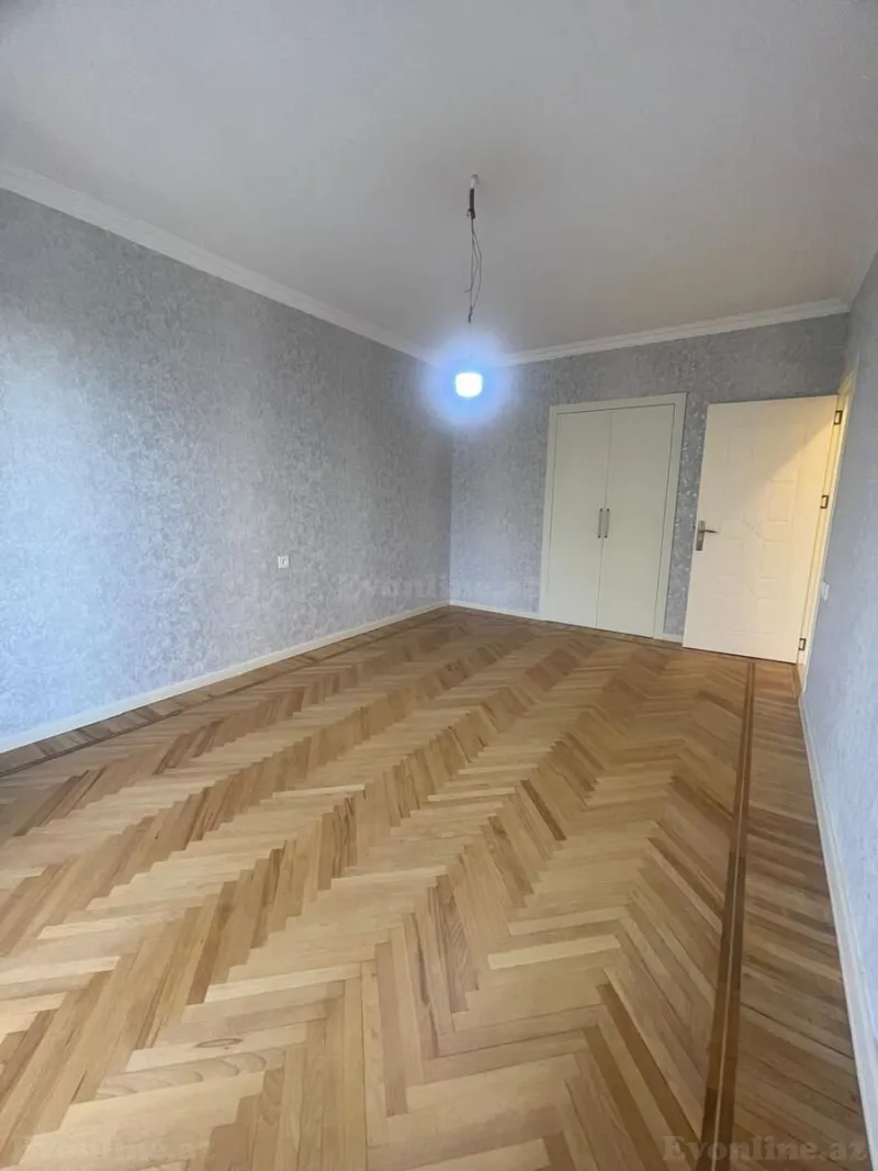 Satılır 3 otaqlı Mənzil Köhnə tikili 80 m² Elmlər Akademiyası m.