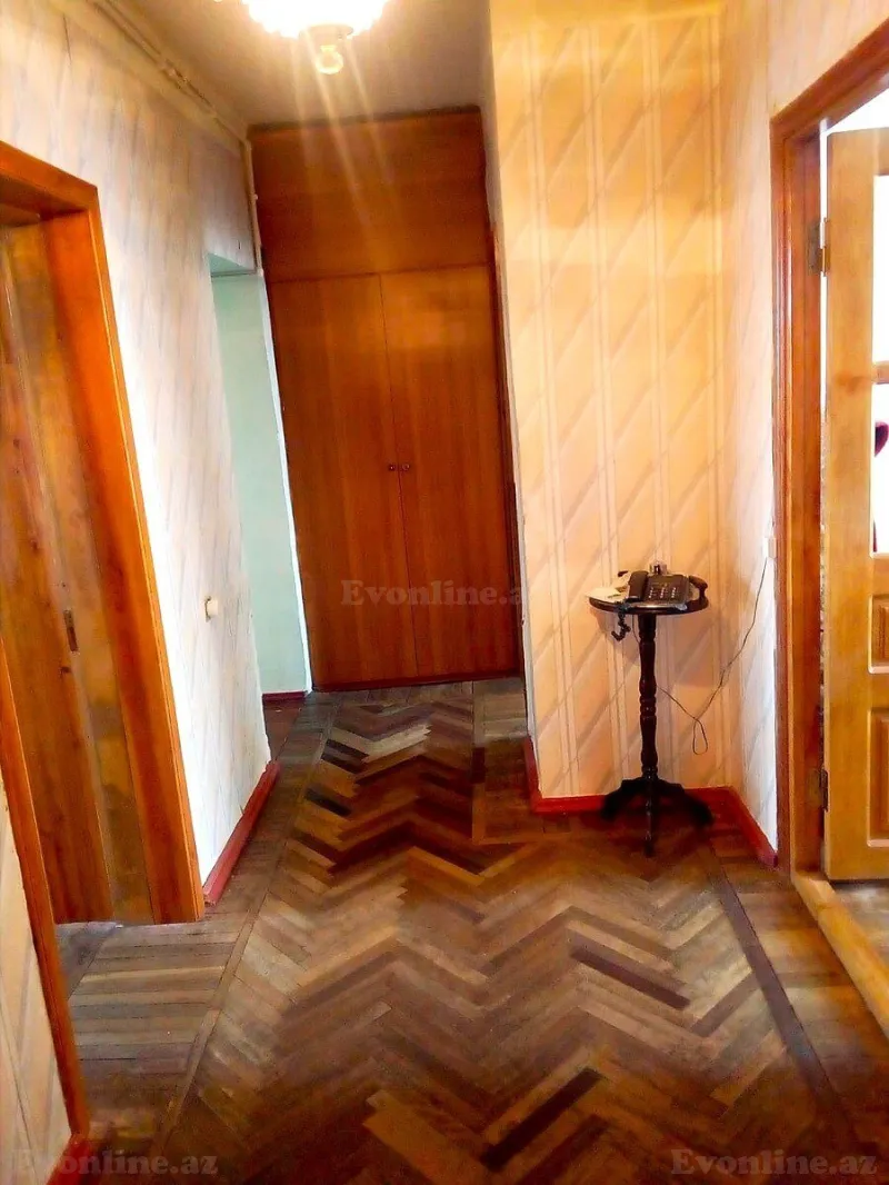 Satılır 3 otaqlı Mənzil Köhnə tikili 70 m² Yasamal r. - şəkil 2