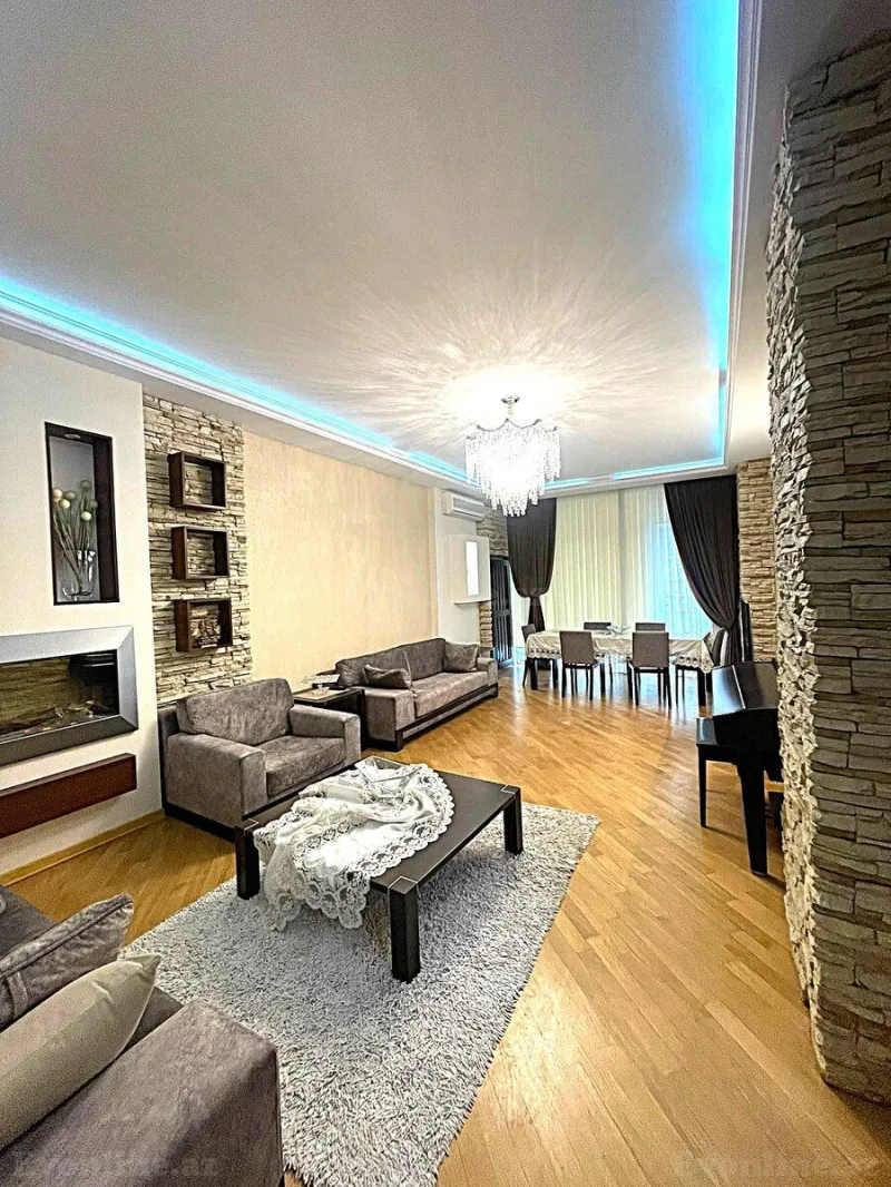 Satılır 3 otaqlı Mənzil Yeni tikili 156 m² Elmlər Akademiyası m.