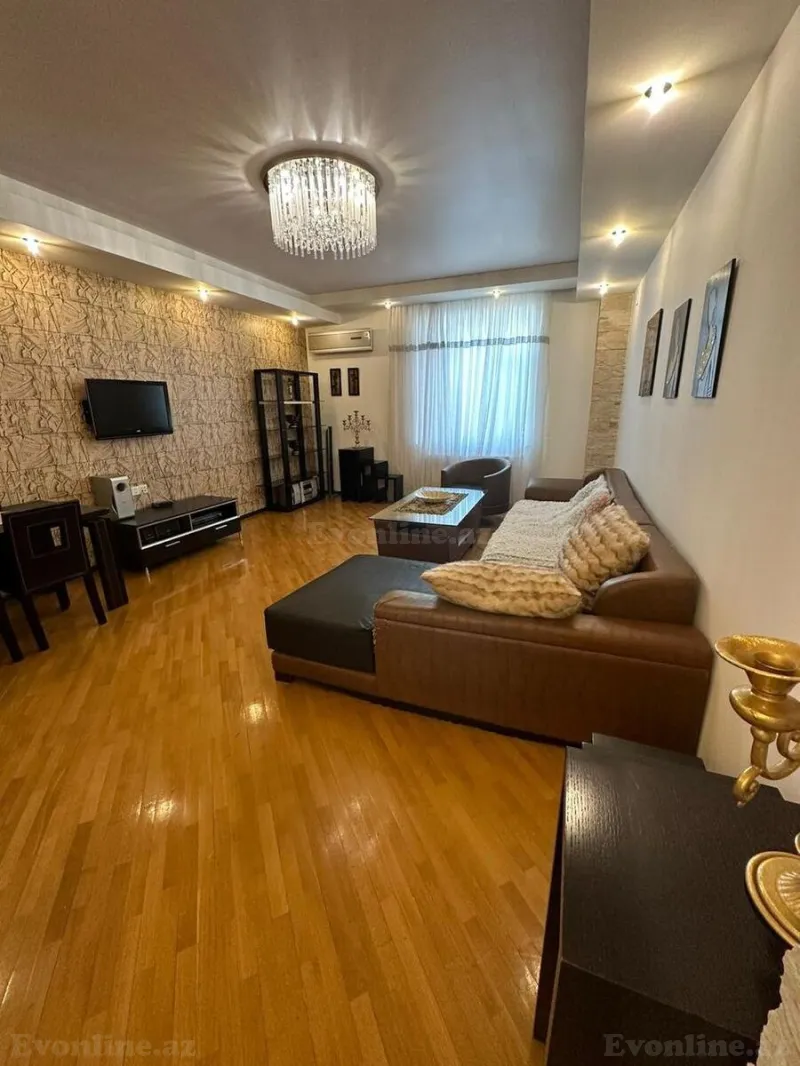 Kirayə verilir 3 otaqlı Mənzil Yeni tikili 130 m² 28 May m.