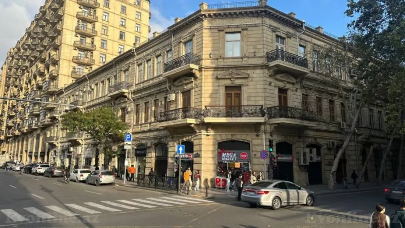 Satılır 3 otaqlı Mənzil Köhnə tikili 120 m² Sahil m.