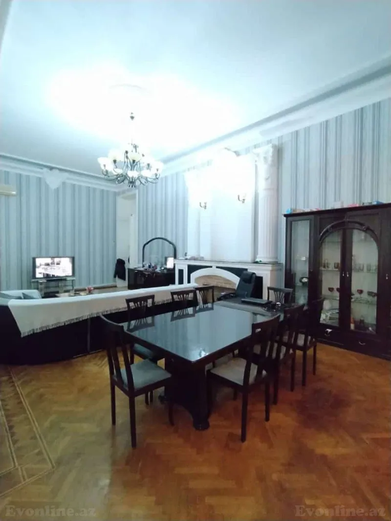 Satılır 4 otaqlı Mənzil Köhnə tikili 220 m² Sahil m. - şəkil 10