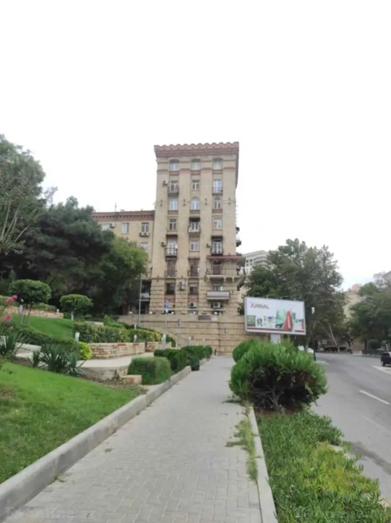 Satılır 2 otaqlı Mənzil Köhnə tikili 70 m² Nizami m.