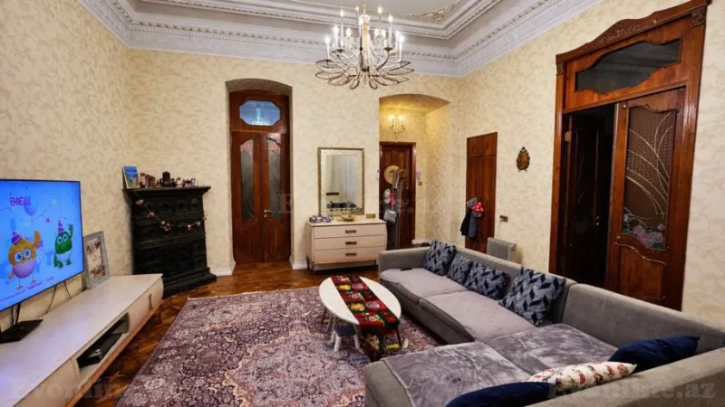 Satılır 7 otaqlı Mənzil Köhnə tikili 245 m² Sahil m. - şəkil 4