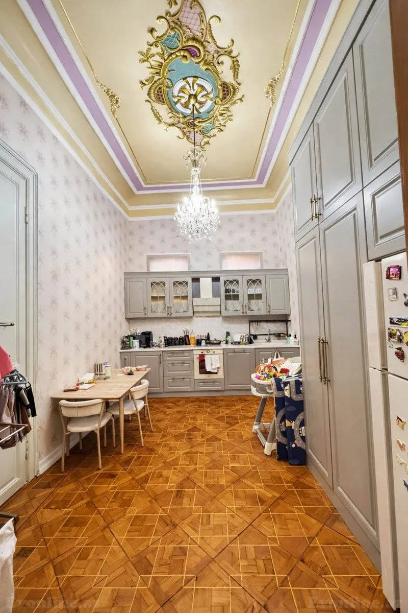 Satılır 7 otaqlı Mənzil Köhnə tikili 245 m² Sahil m. - şəkil 5