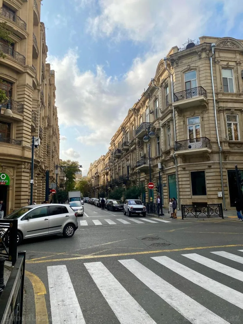 Satılır 7 otaqlı Mənzil Köhnə tikili 245 m² Sahil m. - şəkil 17