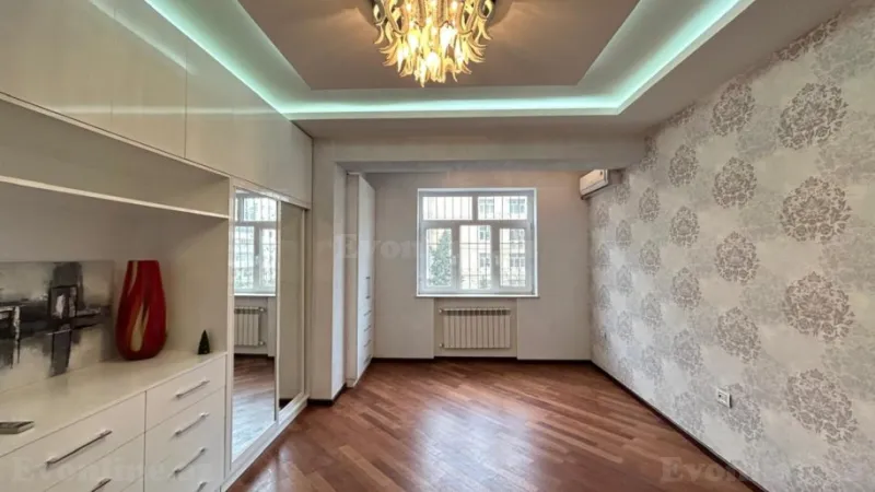 Satılır 4 otaqlı Mənzil Yeni tikili 130 m² Xətai m.