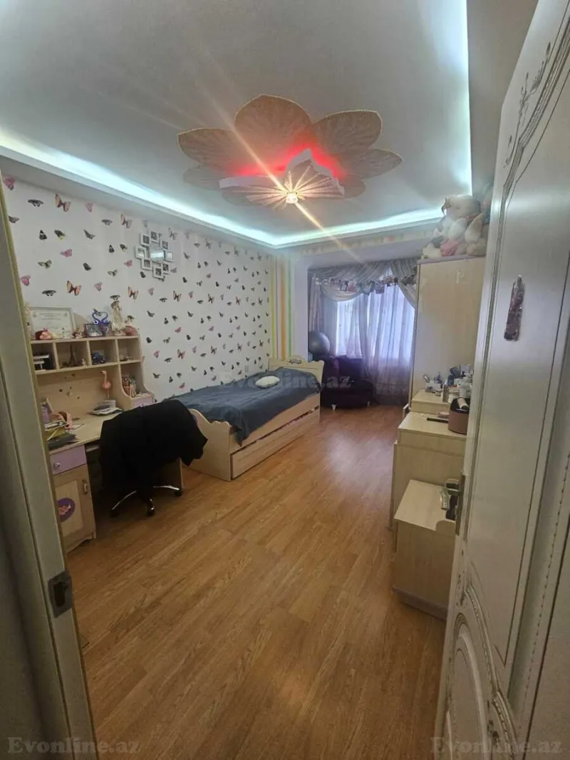Satılır 4 otaqlı Mənzil Köhnə tikili 118 m² 4-cü mikrorayon - şəkil 2