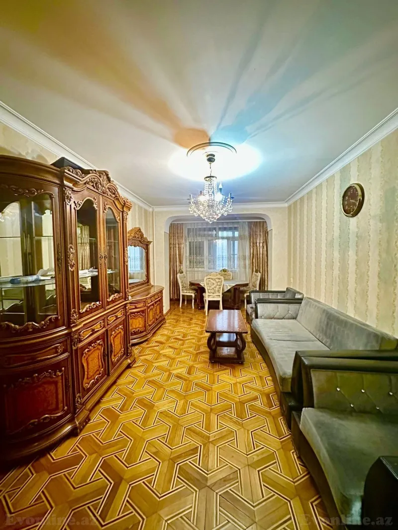 Satılır 3 otaqlı Mənzil Köhnə tikili 100 m² Gənclik m.