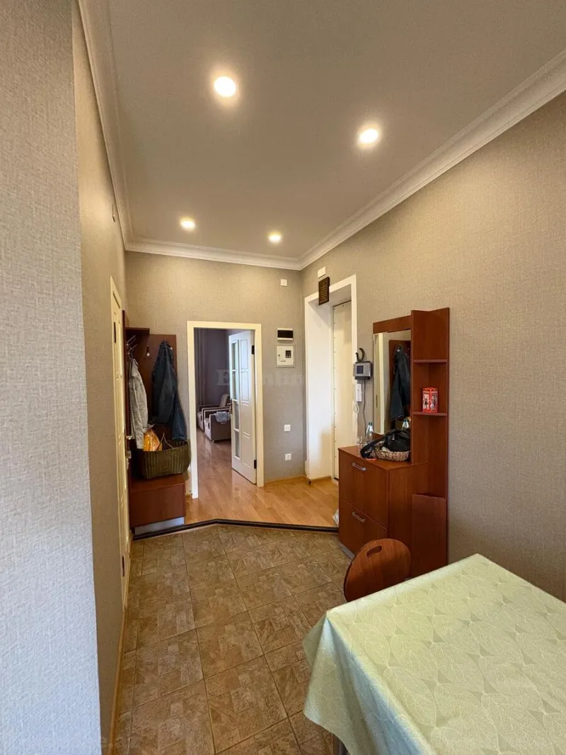 Kirayə verilir 2 otaqlı Mənzil Köhnə tikili 60 m² Nəsimi r.
