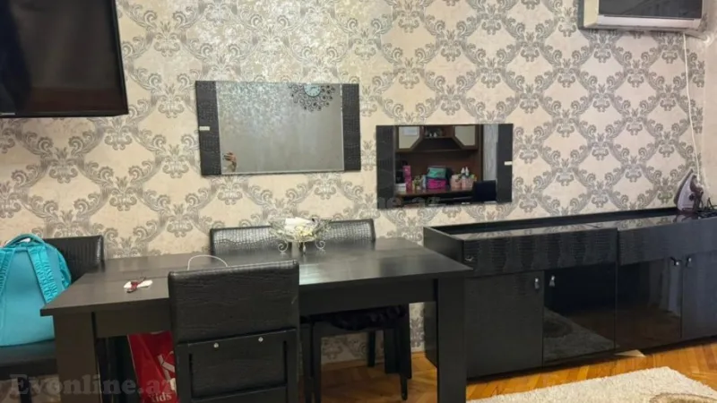 Satılır 3 otaqlı Mənzil Köhnə tikili 60 m² Nizami m.