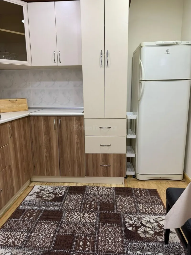 Kirayə verilir 2 otaqlı Mənzil Köhnə tikili 75 m² Yasamal - şəkil 17